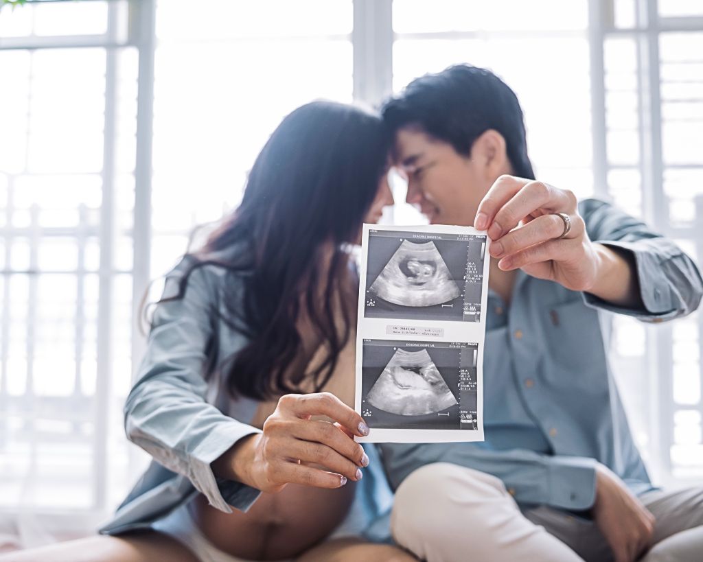 Couple-Ultrasound-for-When-to-Have-a-Gender-Reveal