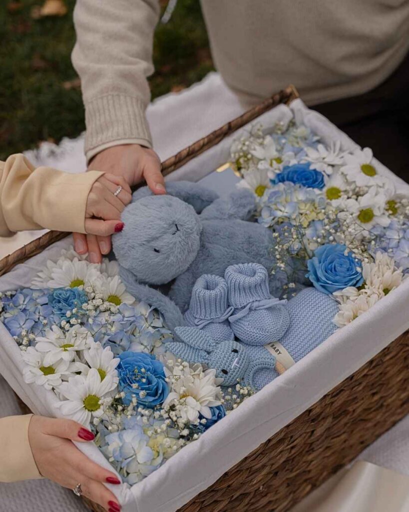 Baby-Keepsake-Gift-Box-for-15-minimalist-gender-reveal