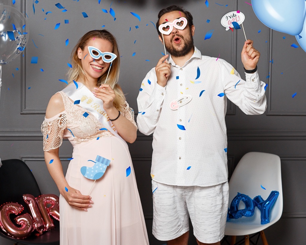 Image-of-Couple-at-their-gender-Reveal-Party-for-gender-reveal-ideas