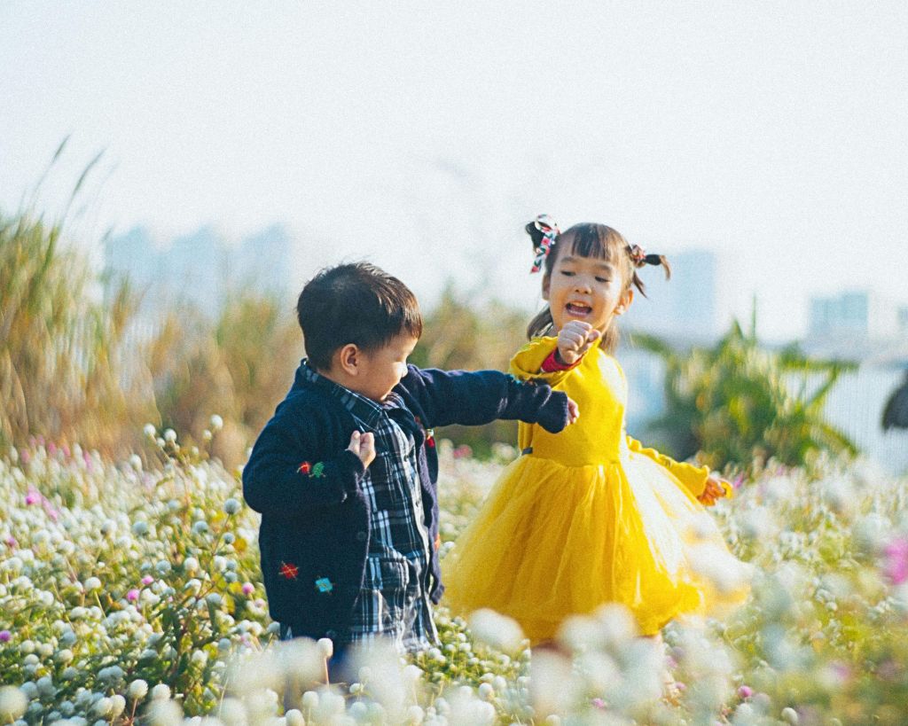 image-of-boy-and-girl-for-irish-baby-names