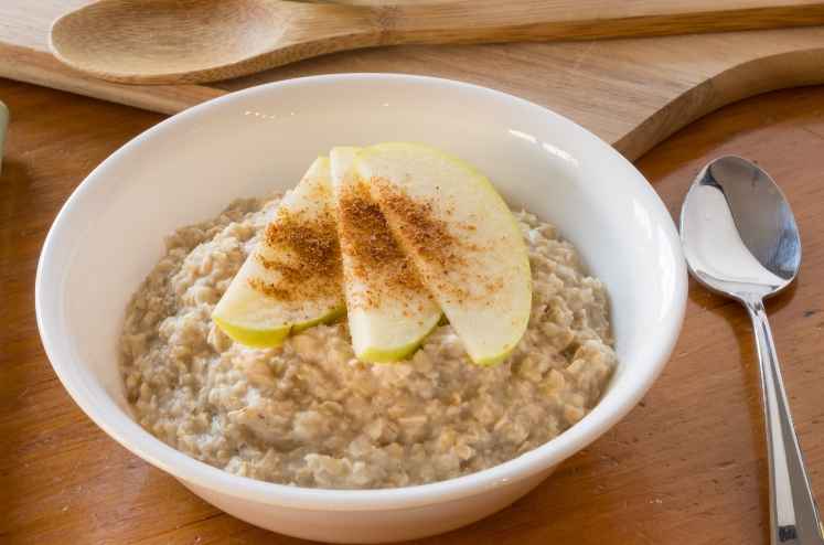 Apple-Cinnamon-oat meal with-peanut-btter.