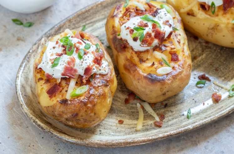 BBQ-Chicken-Stufed-Baked-Potatoes