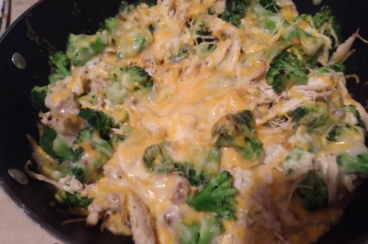 Chessy-chicken-and-broccoli-rice-skillet.